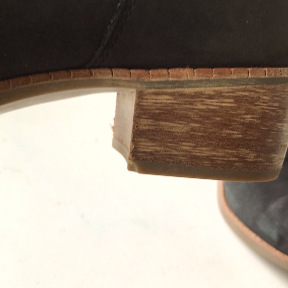 UGG Boots - Picture 13 of 16